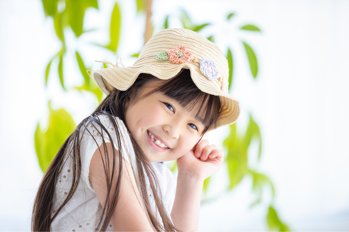 笑顔で振り向く女の子